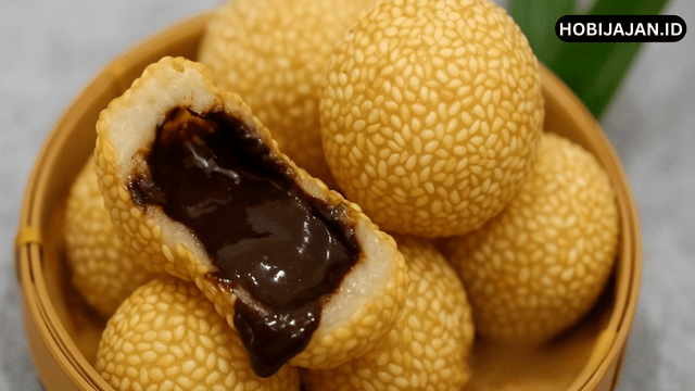 Onde-Onde Isi Coklat Lumer, Jajanan Klasik dengan Sentuhan Modern